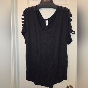 Women's Black Lightweight Tunic Top With Slasher Short Sleeves.  Size 14-16.